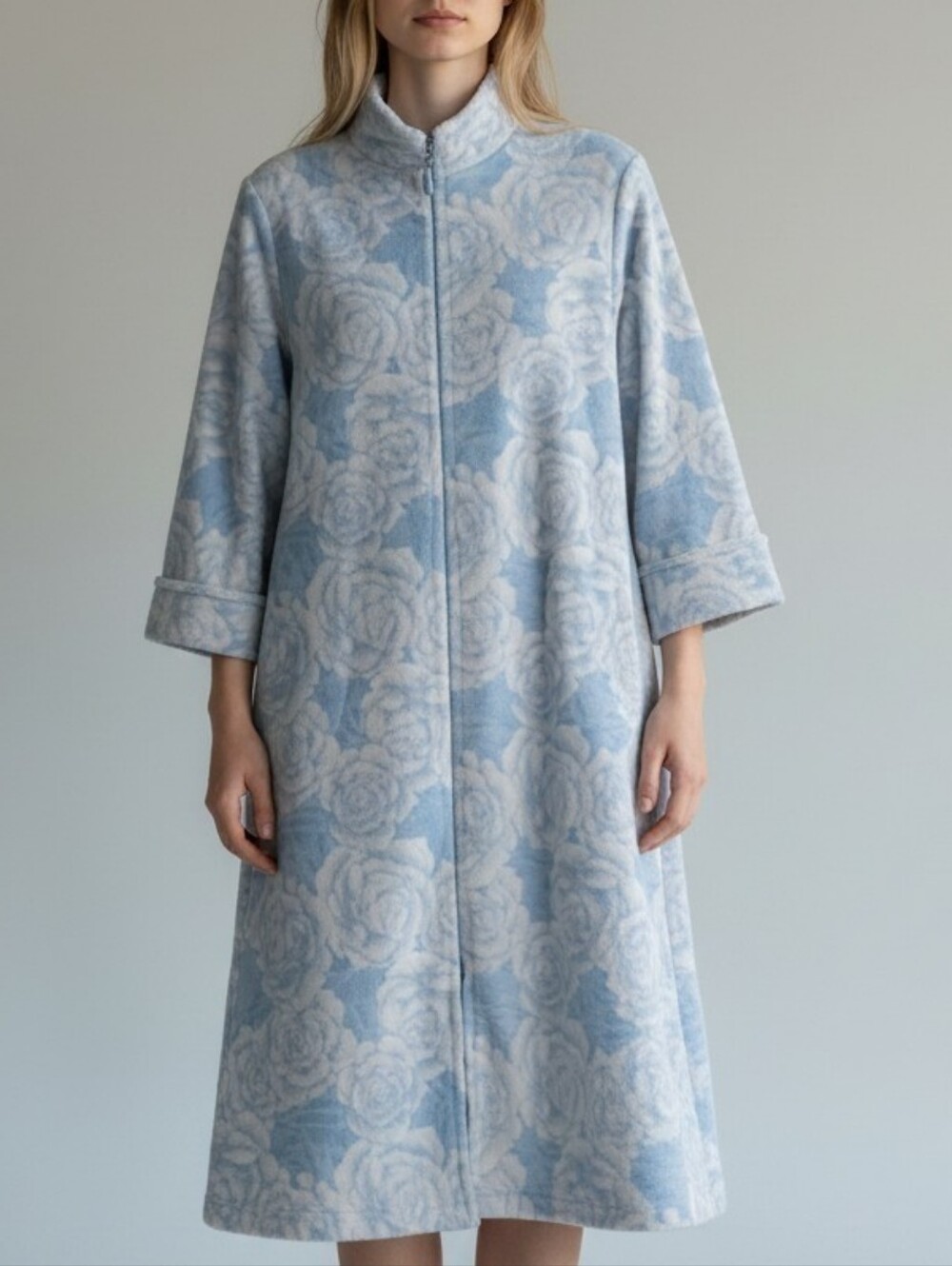 Miss Elaine Plush Light Blue White Roses Floral Robe. Small.